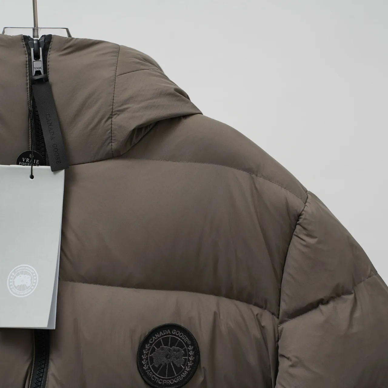 P820 ​​CANADA GOOSE丨Canada Goose Ouyang Nana second generation hooded down jacket Color: Coffee Size: XS-XXL